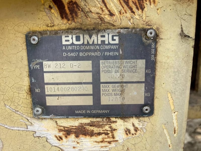 ขาย 395,000 รถบด 10 ตัน 2 เพลา BOMAG BW212 D2 🚩 เครื่อง MITSUBISHI 6D16-220 แรง 🚩 ระบบ สั่นหยาบ-ละเอียด พร้อมใช้  🚩 เอกสารเล่มทะเบียนพร้อมโอน สนใจติดต่อได้ครับ 090-772-3710 090-772-3708