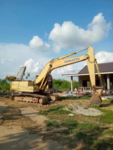 ขาย 450,000 KOMATSU pc 200-7 เล่มทะเบียน ไฟฟ้าครบ เครื่องดี ปั้มแรง เอวดี ช่วงล่างดี 