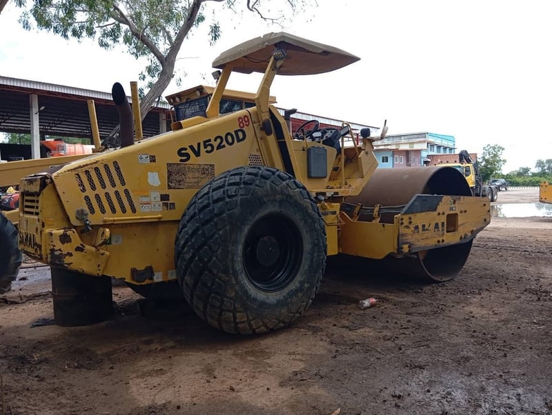 ขาย 1,130,000 รถบด สั่นสะเทือน 10 ตัน SAKAI SV520D รถบดอัดสั่นสะเทือน ล้อเหล็ก ( เรียบ )SAKAI SV520 D ปี 58 เครื่องยนต์ ISUZU 4 สูบ 112 แรง 2 เพลา ทำงาน 6,××× ชม. ขาย 1,130,000 รถบด สั่นสะเทือน 10 ตัน SAKAI SV520D รถบดอัดสั่นสะเทือน ล้อเหล็ก ( เรียบ )SAKAI SV520 D ปี 58 เครื่องยนต์ ISUZU 4 สูบ 112 แรง 2 เพลา ทำงาน 6,××× ชม.