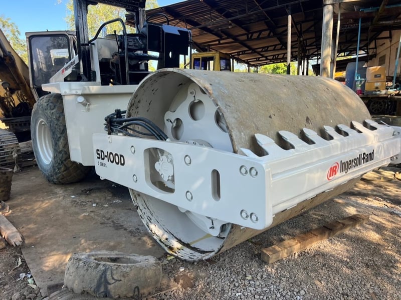 ขาย 650,000 รถบด 10 ต้น เล่มทะเบียน INGERSOLL-RAND SD100D 2 เพลา เครื่องดี ปั้มสั่นแรง เอวแน่น ยางดี ภาษีเต็ม