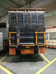 พร้อมลิฟท้าย ตู้ทำสีใหม่