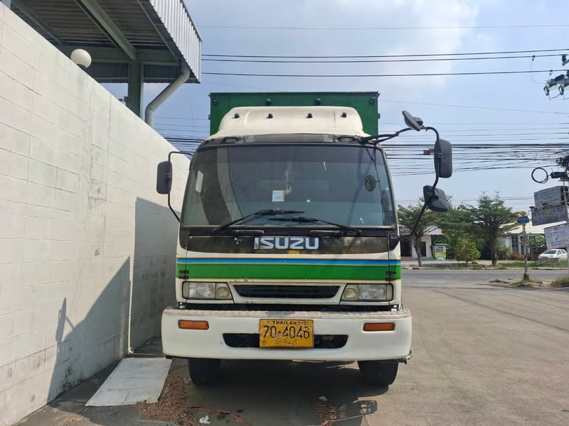 ขายรถอีซูซุตู้10บาน ปี 47  ราคา  400,000 โทร 0822090155 หนุ่ม