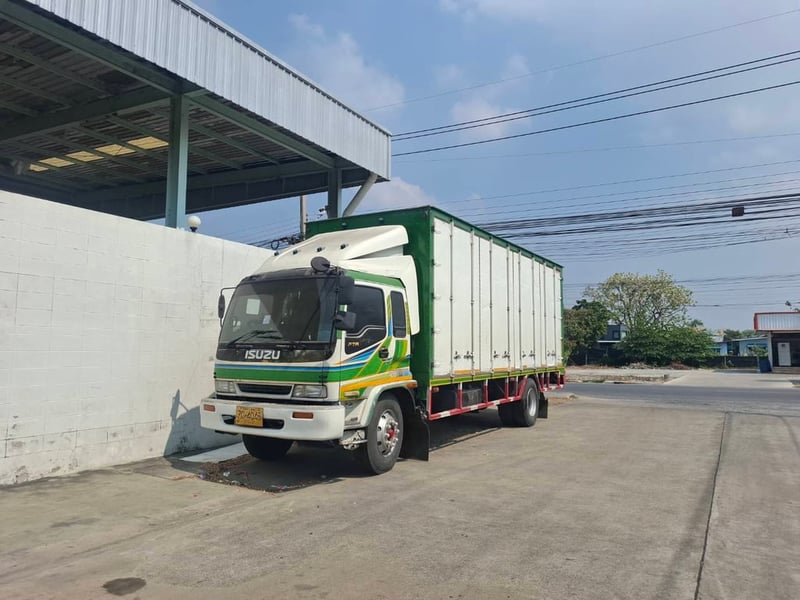 ขายรถอีซูซุตู้10บาน ปี 47  ราคา  400,000 โทร 0822090155 หนุ่ม