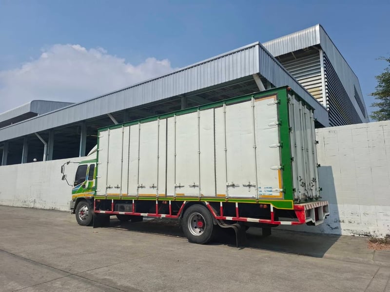 ขายรถอีซูซุตู้10บาน ปี 47  ราคา  400,000 โทร 0822090155 หนุ่ม