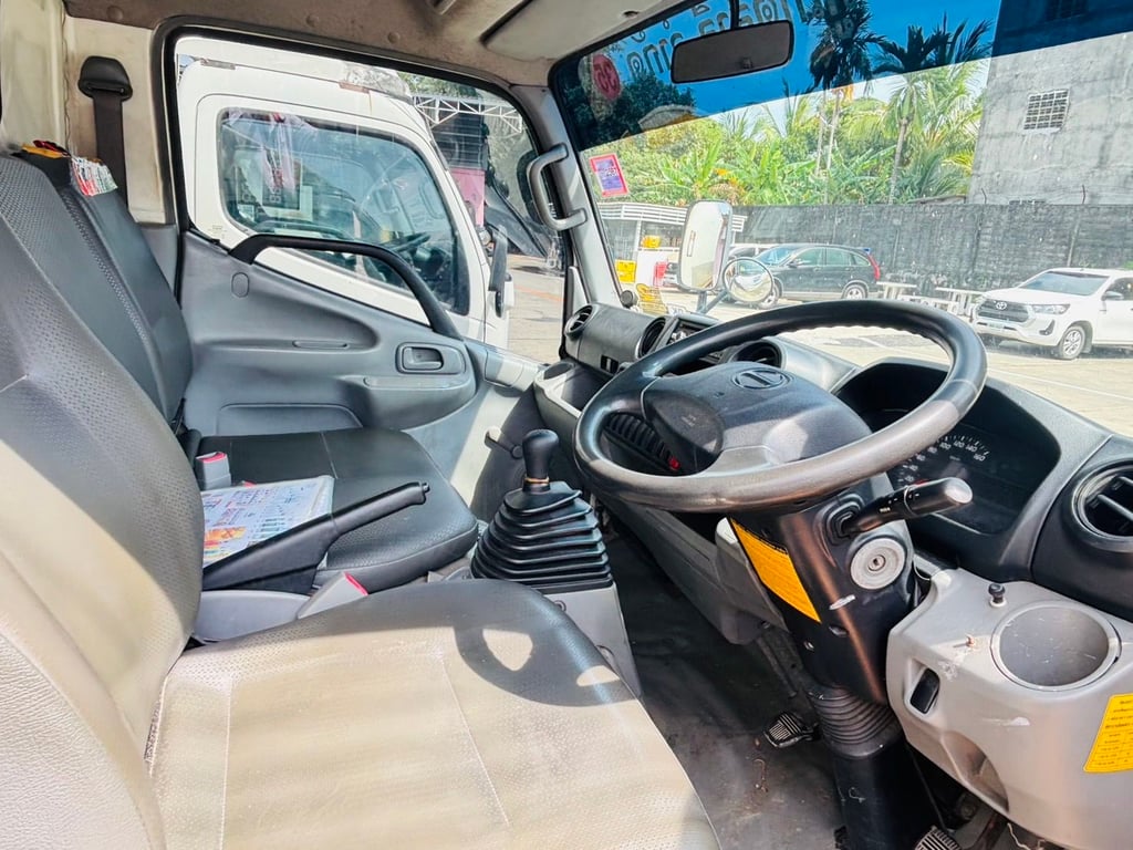 ขายรถบรรทุก HINO รุ่น MNKACL 6 ล้อ ปี2557