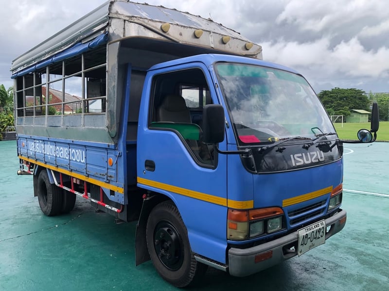 ISUZU NKR 115แรงม้า รถบรรทุก 4ล้อ สองแถว ปี2001 เลขไมล์มากกว่า 800,000 กม.