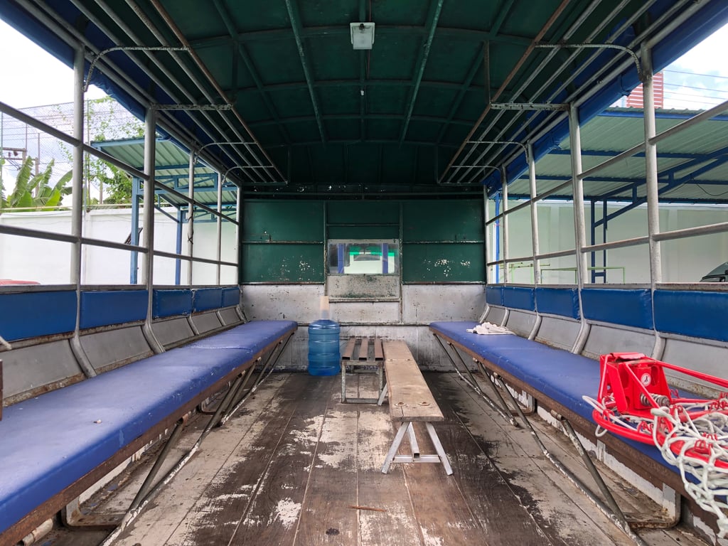 ISUZU NKR 115แรงม้า รถบรรทุก 4ล้อ สองแถว ปี2001 เลขไมล์มากกว่า 800,000 กม.