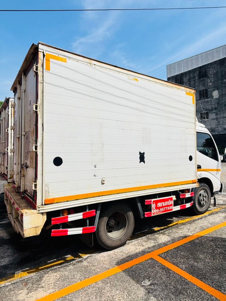 ขายรถบรรทุก HINO รุ่น MNKACL 6 ล้อ ปี2557