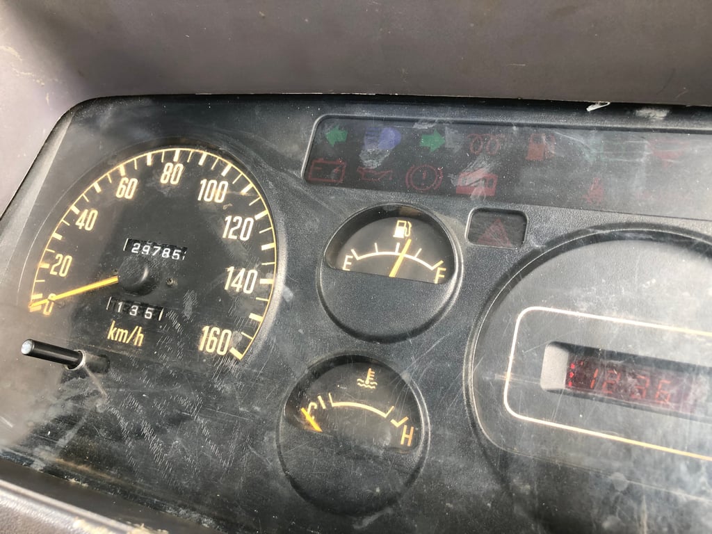 ISUZU NKR 115แรงม้า รถบรรทุก 4ล้อ สองแถว ปี2001 เลขไมล์มากกว่า 800,000 กม.