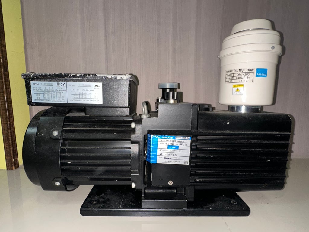 ปั๊มแวคคั่ม ปั๊มสุญญากาศ ยี่ห้อ ULVAC รุ่น GLD-136 ปั๊มแวคคั่ม ปั๊มสุญญากาศ ยี่ห้อ ULVAC รุ่น GLD-136