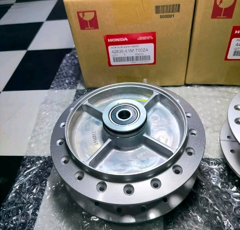 ดุมเดิมศูนย์ สำหรับ เวฟ110i 125i มีบริการเก็บเงินปลายทางมีค่ามัดจำก่อน