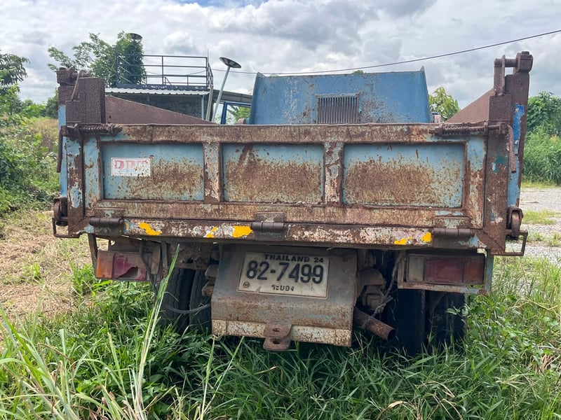 ISUZU Tld 100แรงม้า รถบรรทุก 6ล้อ ดั้มพ์ ปี1985