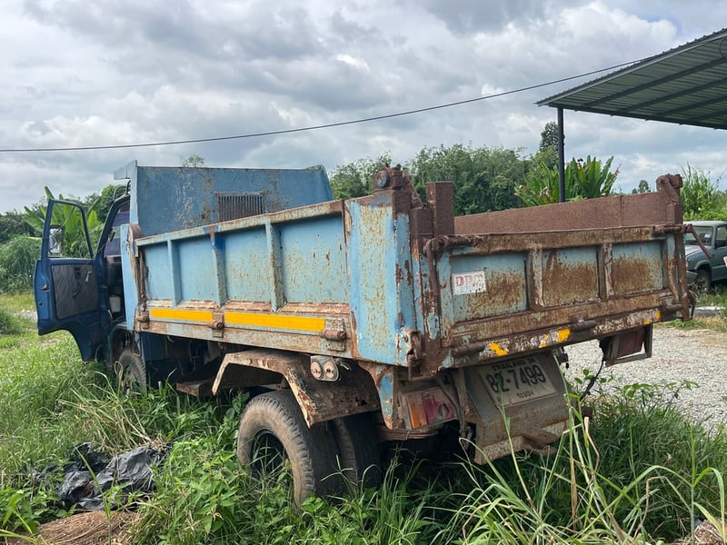ISUZU Tld 100แรงม้า รถบรรทุก 6ล้อ ดั้มพ์ ปี1985