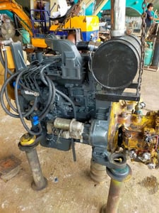 ขายเครื่อง KOMATSU 4D95 พร้อมปั๊มไฮดรอลิค