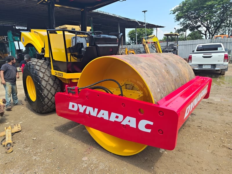 บริษัท พีแอนด์ซี เจริญกิจฯ รับซ่อมและทำสีรถแม็คโครทุกขนาด