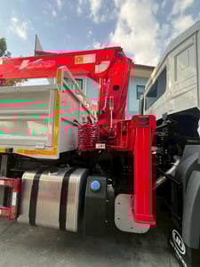 เครน8ตัน ยี่ห้อยูนิค 