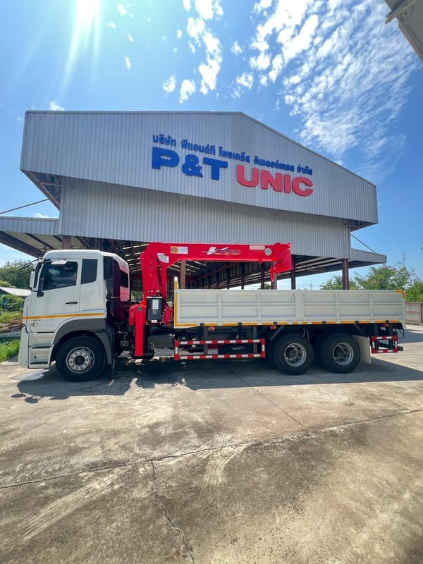 เครน8ตัน ยี่ห้อยูนิค 