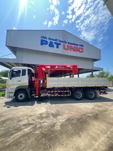 เครน8ตัน ยี่ห้อยูนิค 