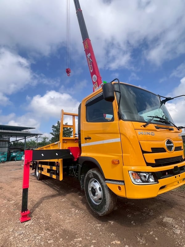 ขายเครนใหม่  3ตันขาสลับ ยี่ห้อ UNIC รุ่น URV370K **ขายเฉพาะเครน**