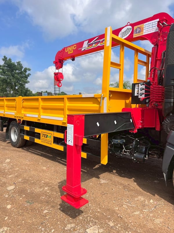 ขายเครนใหม่  3ตันขาสลับ ยี่ห้อ UNIC รุ่น URV370K **ขายเฉพาะเครน**