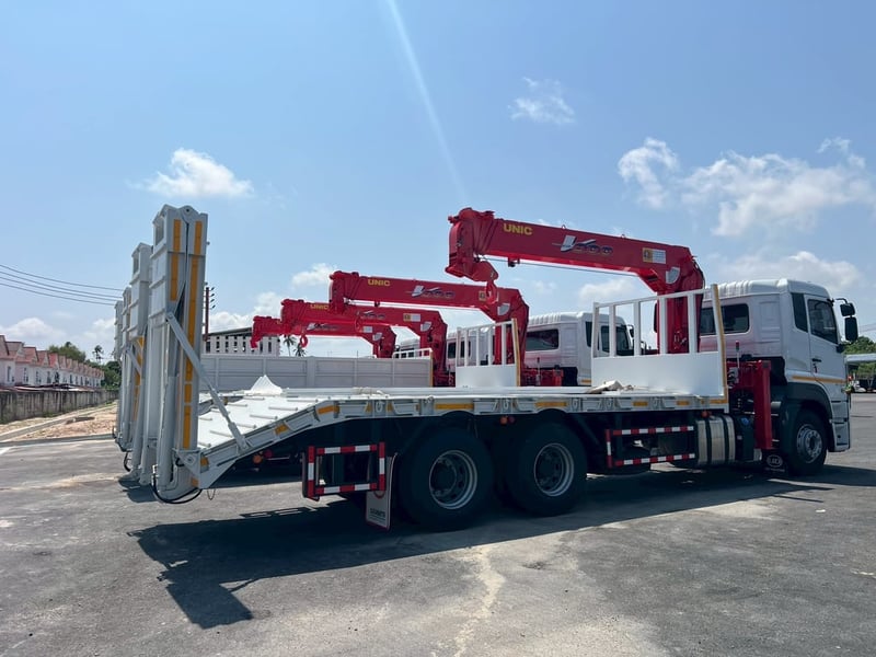 เครน8ตัน ยี่ห้อยูนิค 