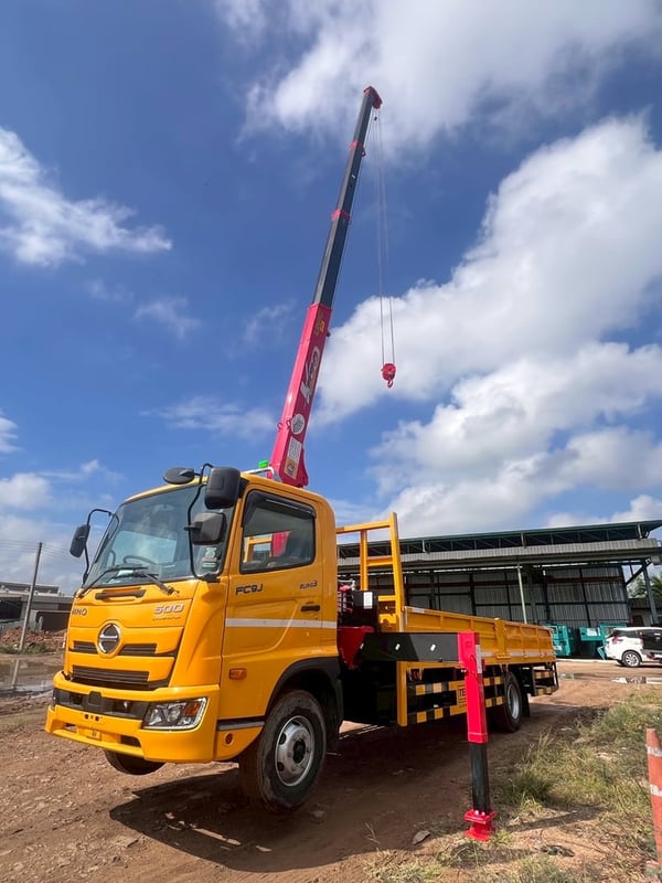 ขายเครนใหม่  3ตันขาสลับ ยี่ห้อ UNIC รุ่น URV370K **ขายเฉพาะเครน**