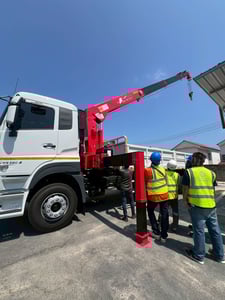 เครน8ตัน ยี่ห้อยูนิค 