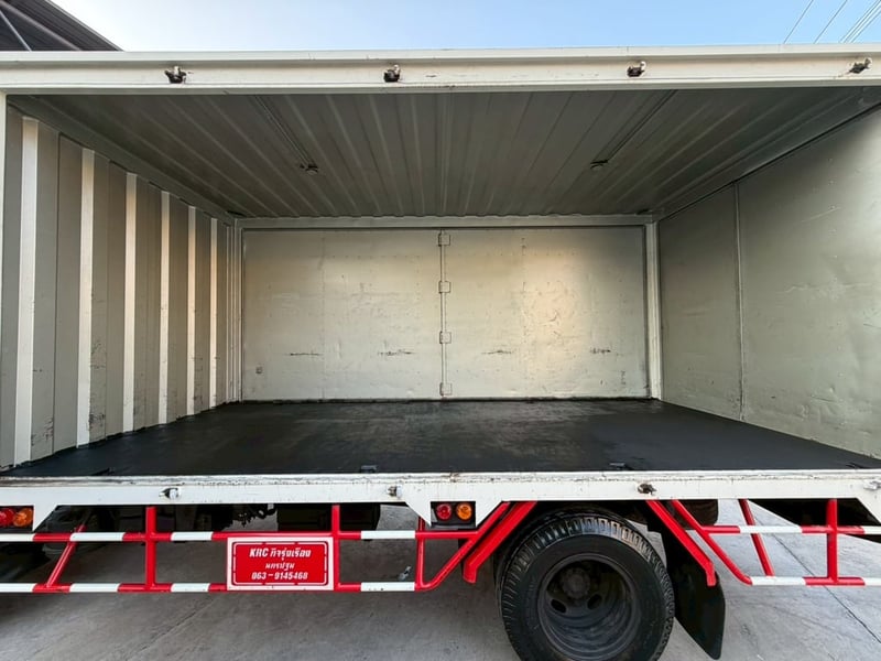 HINO XZU 136แรงม้า รถบรรทุก 6ล้อ ตู้แห้ง ปี2010