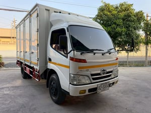 HINO XZU 136แรงม้า รถบรรทุก 6ล้อ ตู้แห้ง ปี2010