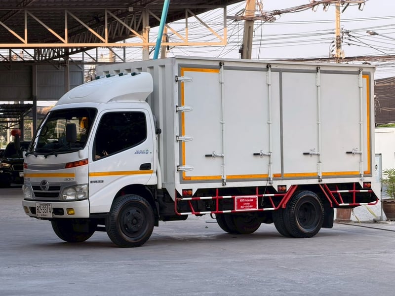 HINO XZU 136แรงม้า รถบรรทุก 6ล้อ ตู้แห้ง ปี2010