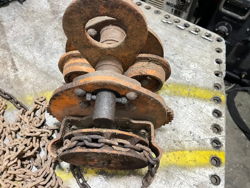 ขาย รอกราง Vital ขนาด 2ตัน ขาย รอกราง Vital ขนาด 2ตัน