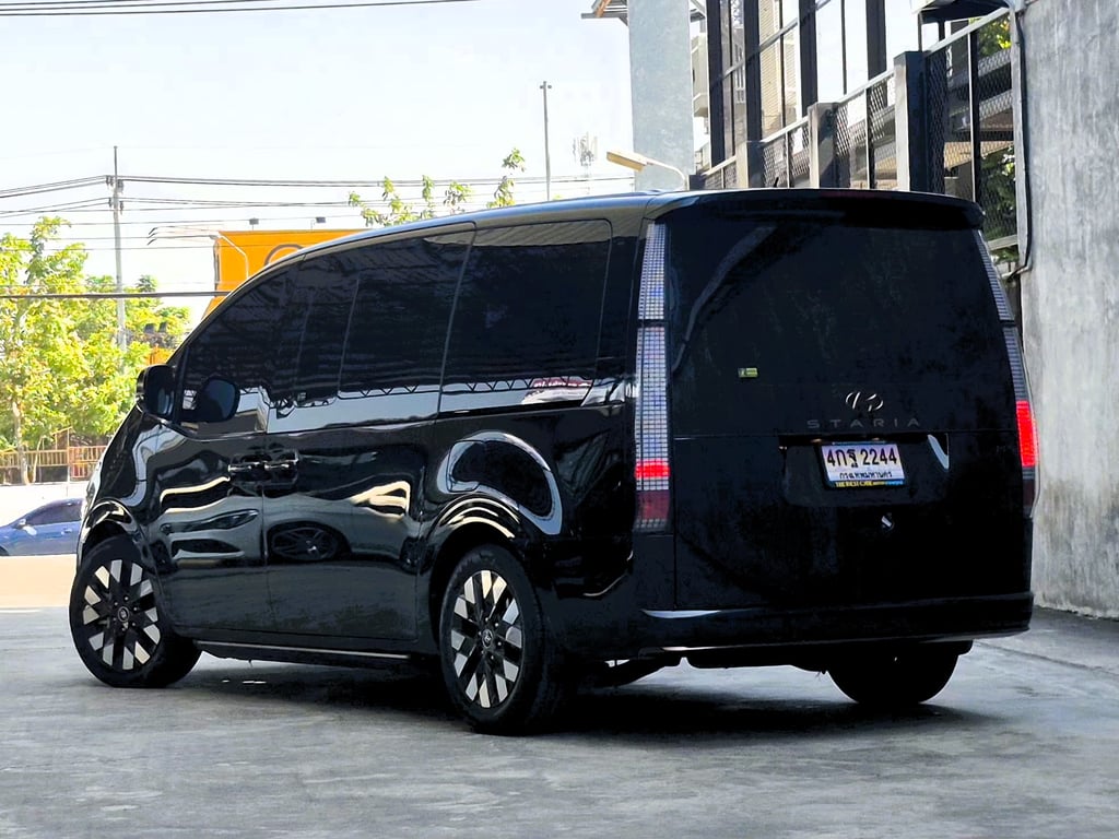 2023 HYUNDAI STARIA 2.2 Diesel Premium with Sunroof AT 2023 HYUNDAI STARIA 2.2 Diesel Premium with Sunroof AT