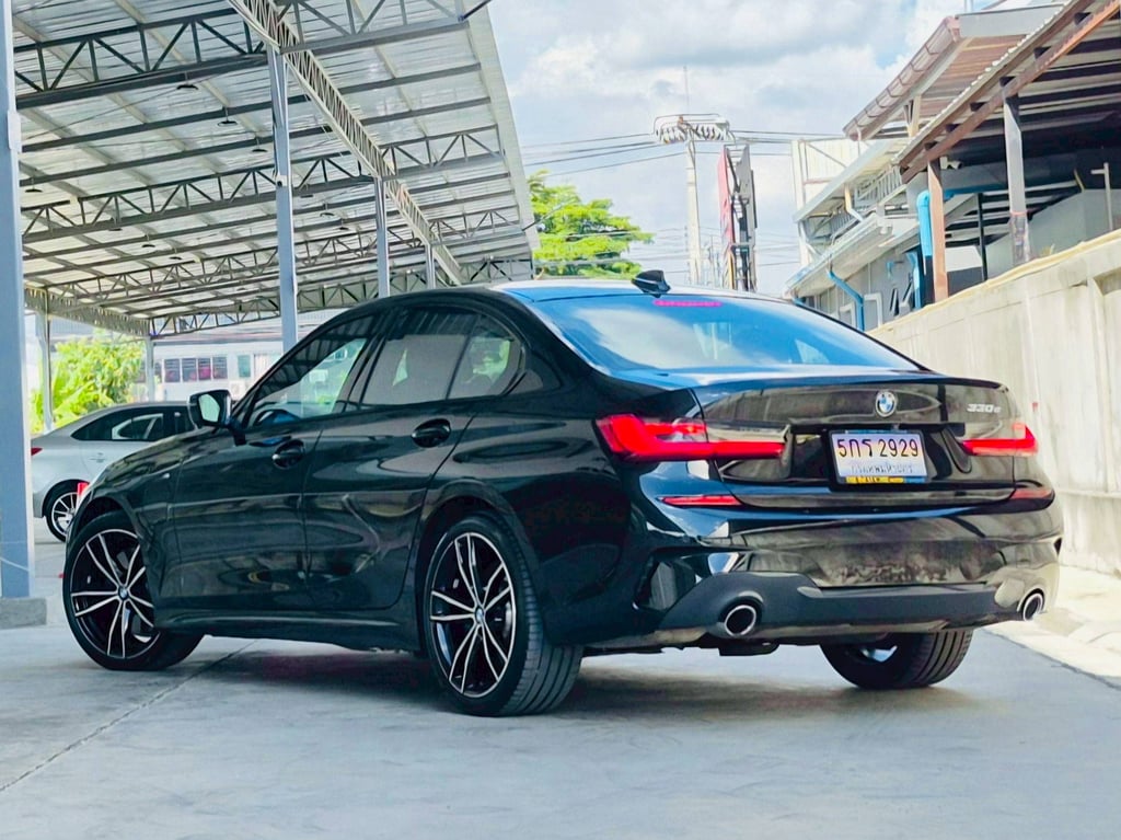 2022 BMW 330e M Sport Plug-in Hybrid โฉม G20