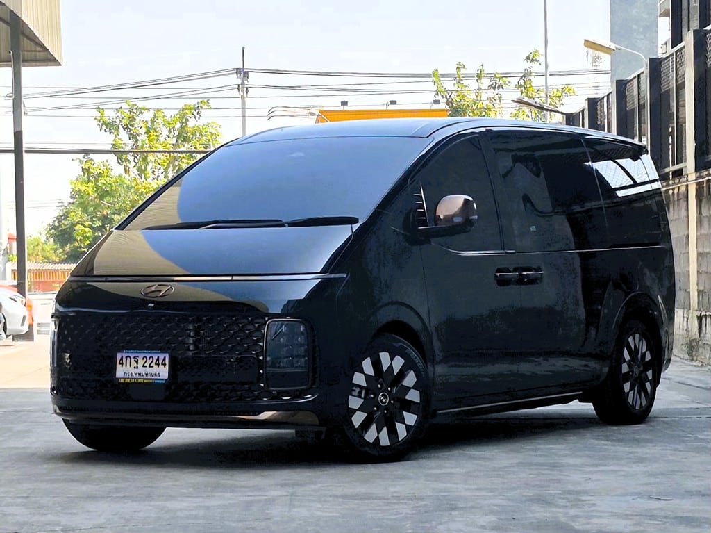 2023 HYUNDAI STARIA 2.2 Diesel Premium with Sunroof AT 2023 HYUNDAI STARIA 2.2 Diesel Premium with Sunroof AT