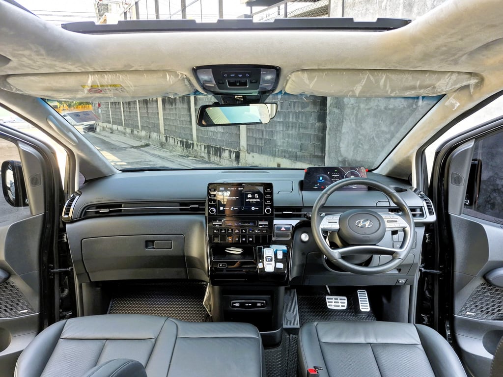 2023 HYUNDAI STARIA 2.2 Diesel Premium with Sunroof AT 2023 HYUNDAI STARIA 2.2 Diesel Premium with Sunroof AT