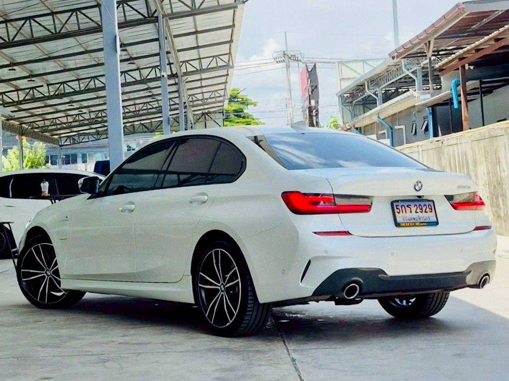 2022 BMW 330e M Sport Plug-in Hybrid โฉม G20