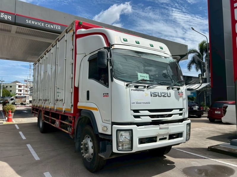 หกล้อตู้สิบบาน Isuzu Ftr 240 แรงม้า ปี 61 (8202)