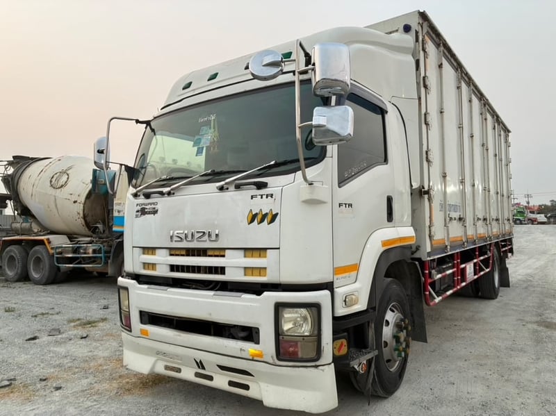 💥Vายตัด Sาคาพิเศษ ‼️ **เพียง 990,000 บาm**  หกล้อตู้สิบบาน ISUZU FTR  240 แรงม้า ปี 2557 (9785)