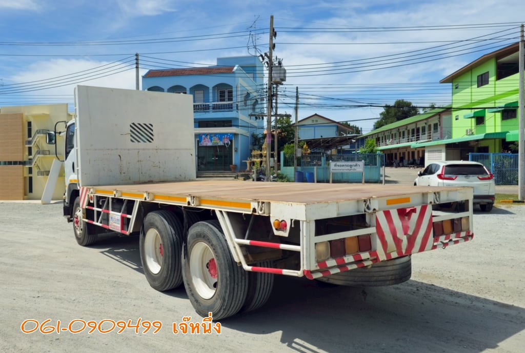 สิบล้อพื้นเรียบสองเพลา Isuzu Fvz  300 แรงม้า  ปี 2557 (0812)