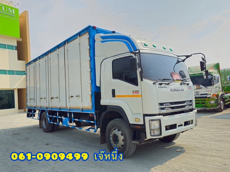 หกล้อตู้สิบบาน Isuzu Ftr 240 แรงม้า ปี 2564 (3567)