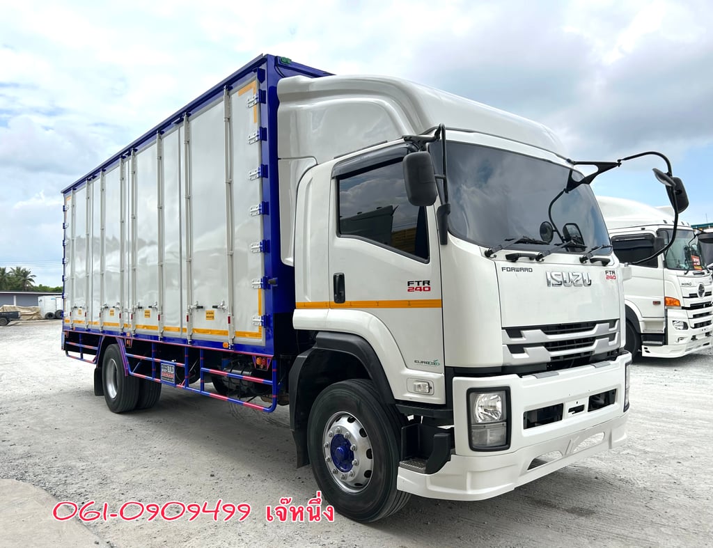 หกล้อตู้สิบบาน Isuzu Ftr 240 แรงม้า ปี 2566 (3438)
