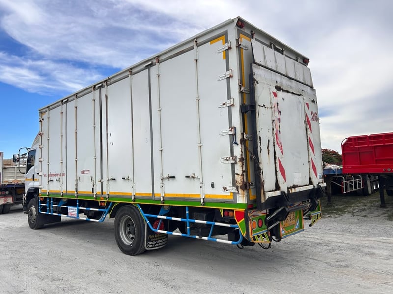 หกล้อตู้สิบบาน Isuzu Ftr 240 แรงม้า ปี 61 (3067) หกล้อตู้สิบบาน Isuzu Ftr 240 แรงม้า ปี 61 (3067)