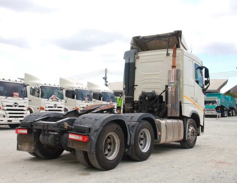 🔥 ขายตัด! 1,180,000 บาn  ☎️สนใจโทร. 061-0909499  สิบล้อหัวลากสองเพลา Volvo FH 440 แรงม้า ปี 58 (8454)