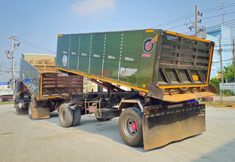 👉หกล้อดั้มพ์ ISUZU FTR 240 แรงม้า ปี 65 (5403) 👉หางดั้มพ์สองเพลา อู่ เดอะฟีนิกซ์ ปี 65 (5404) 👉หกล้อดั้มพ์ ISUZU FTR 240 แรงม้า ปี 65 (5403) 👉หางดั้มพ์สองเพลา อู่ เดอะฟีนิกซ์ ปี 65 (5404)