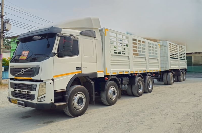 12 ล้อกระบะคอกพร้อมหาง VOLVO FM 440 แรงม้า ปี 2556 (2894,6467)