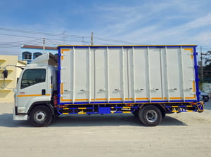 หกล้อตู้ทึบ ISUZU FRR 210 แรงม้า ปี 2566 (8215)