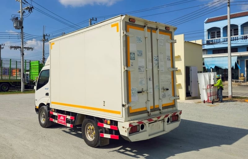 👉สี่ล้อตู้ทึบ HINO XZU 136 แรงม้า ปี 2565 (8111)