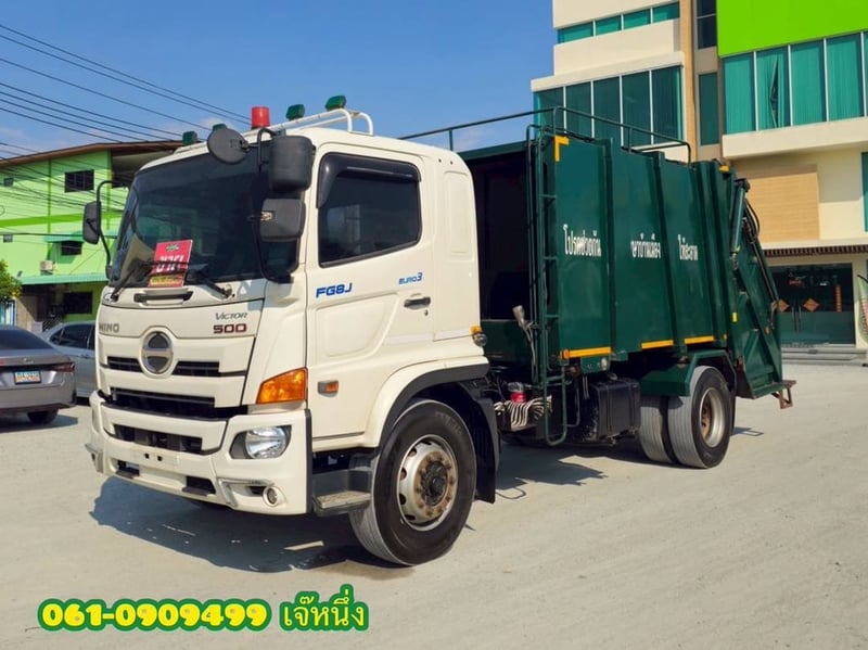 หกล้อบรรทุกขยะ HINO FG8J  240 แรง ปี 2566 (4084)