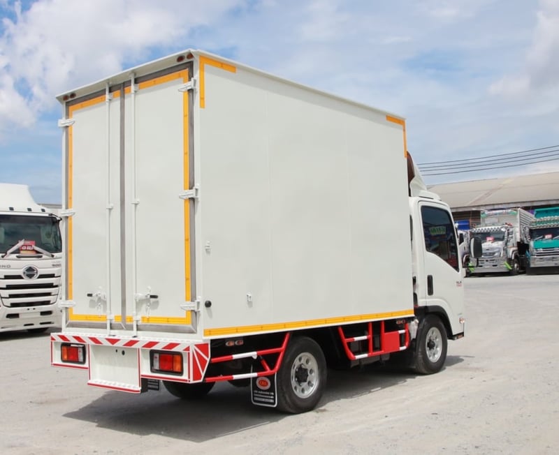 👉สี่ล้อตู้ทึบ ISUZU NLR  130 แรงม้า ปี 2565 (3710)