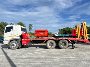 สิบล้อพื้นเรียบมีสะพาน Fuso Fv 380 แรงม้า ปี 58 (4930) สิบล้อพื้นเรียบมีสะพาน Fuso Fv 380 แรงม้า ปี 58 (4930)